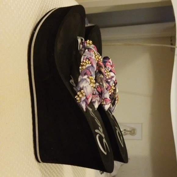 Slippers - Picture 4 of 4